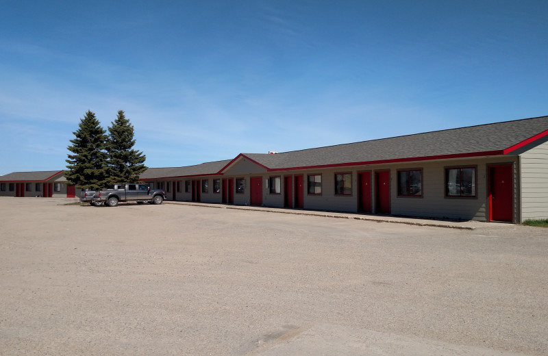 Exterior view of Perham Oasis Convenent Store & Motel.