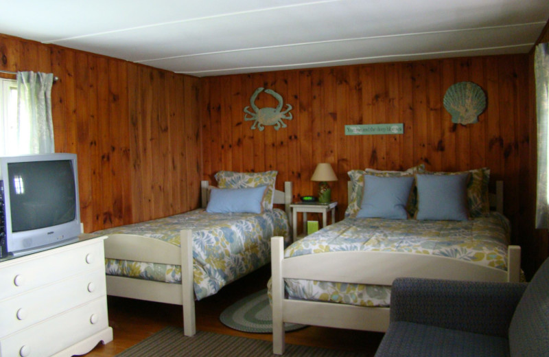 Motel bedroom at Bay Leaf Cottages & Bistro.
