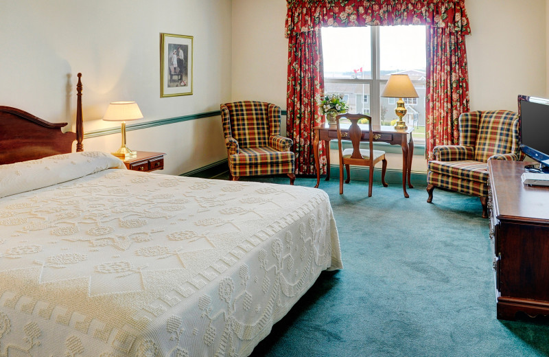 Guest room at Loyalist Lakeview Resort Summerside.