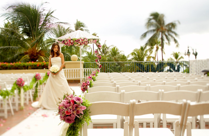 Outdoor wedding at Hyatt Regency Waikiki Resort & Spa.