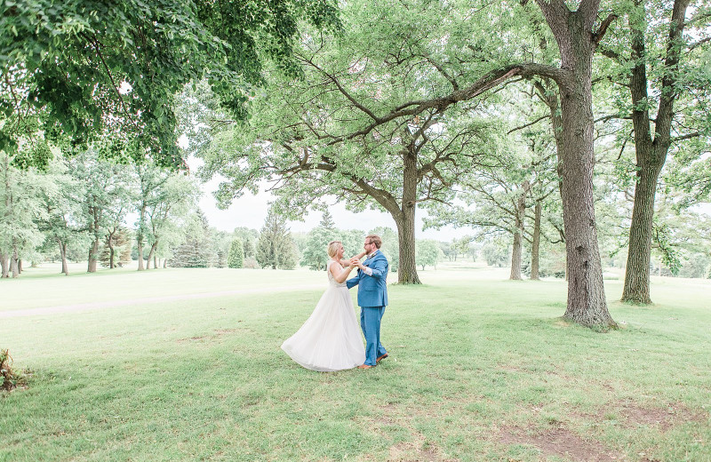 Wedding couple at Coachman's Golf Resort.