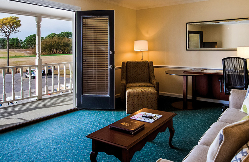 Guest room at Beau Rivage Golf & Resort.