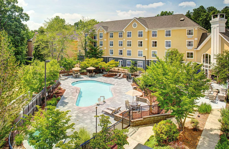 Exterior view of Homewood Suites by Hilton Raleigh/Cary.