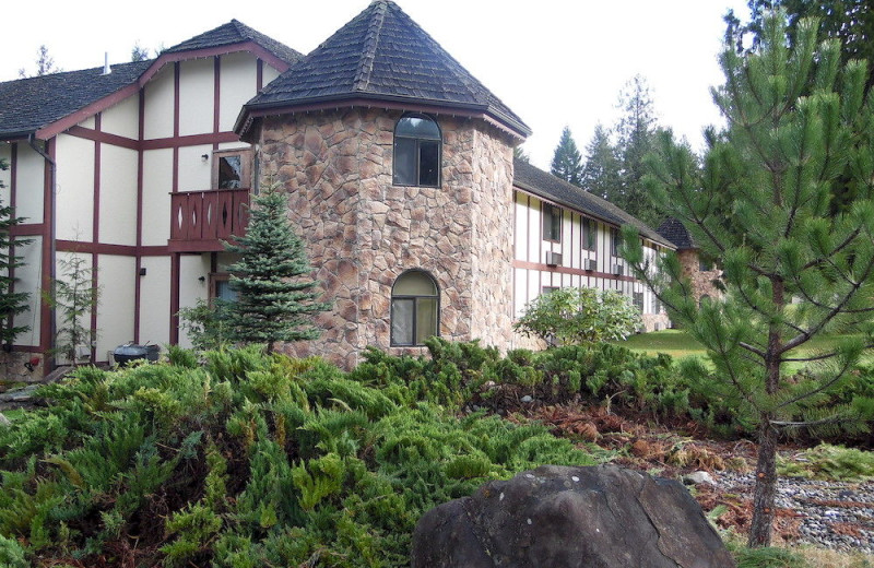 Exterior view of Packwood Lodge.