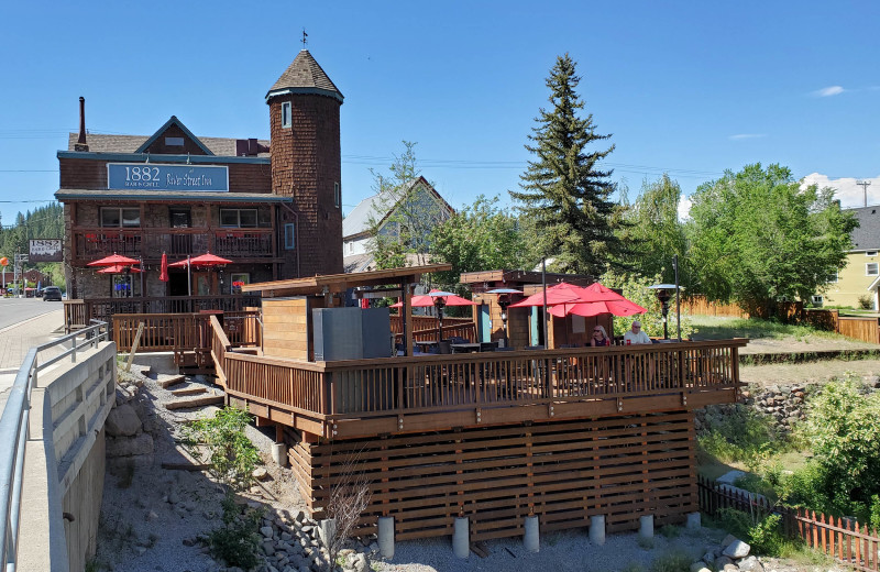 Exterior view of River Street Inn.