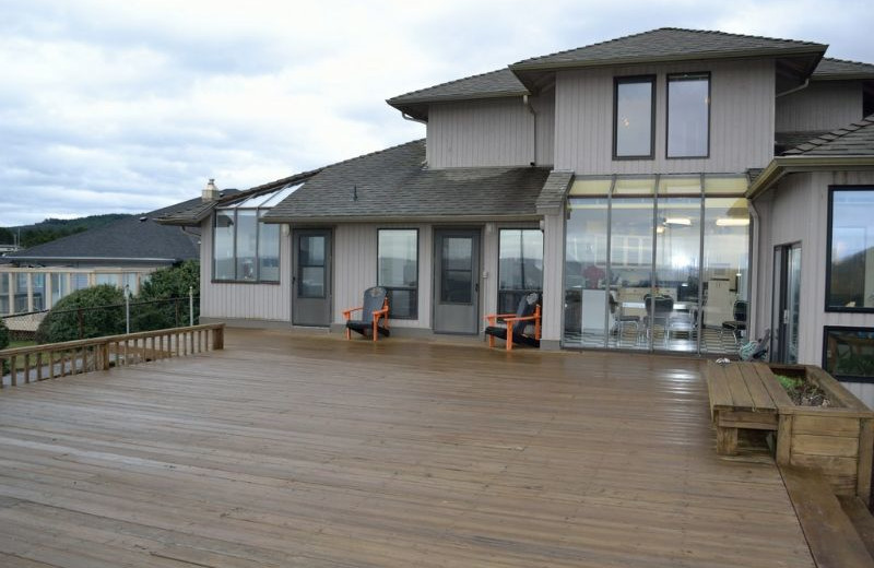 Vacation rental deck at Oregon Beach Vacations.