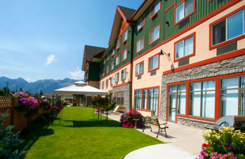 Exterior view of Best Western Plus Fernie Mountain Lodge.