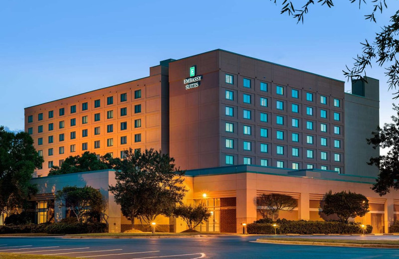 Exterior view of Embassy Suites Raleigh - Durham/Research Triangle.