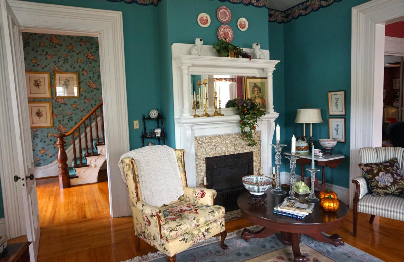 Parlor at Lynn-Lee House.