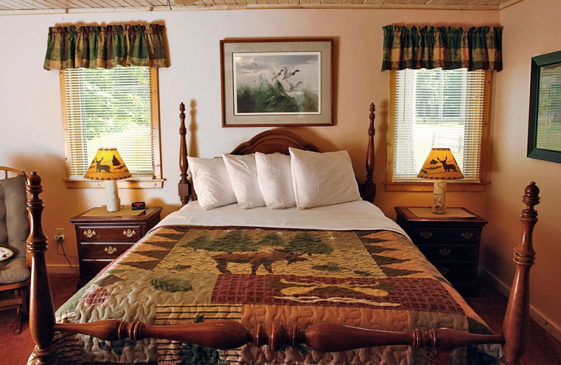 Cottage bedroom at The Beacons of Minocqua.