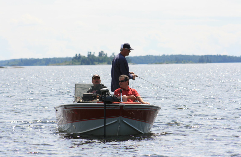 Boating at Fishing Pipestone Point Resort.