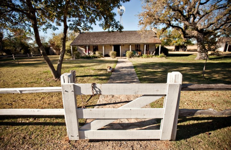 Cabin exterior at Settlers Crossing.