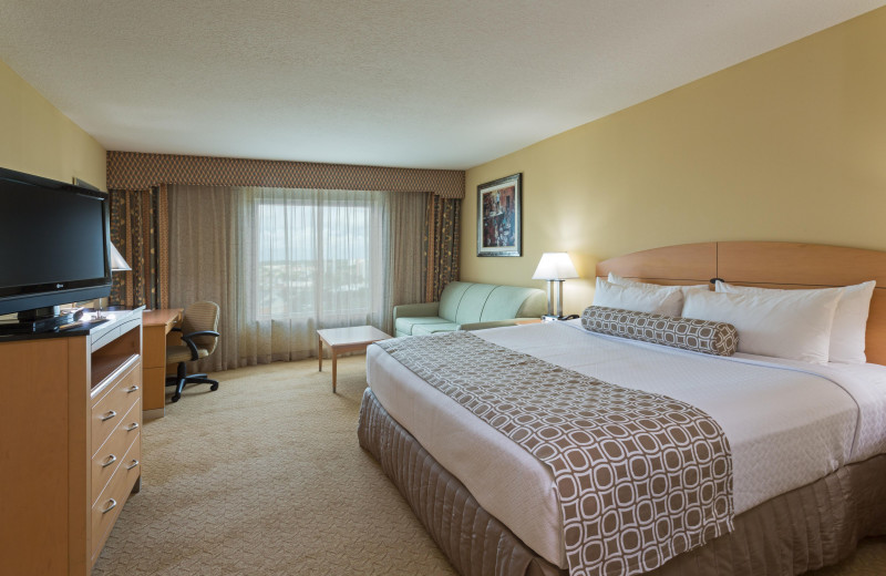 Guest room at Crowne Plaza Orlando - Universal Blvd.