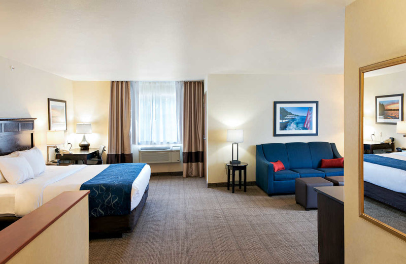 Guest room at Lake Geneva Comfort Suites.