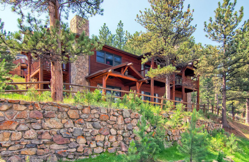 Exterior view of Black Canyon Inn.