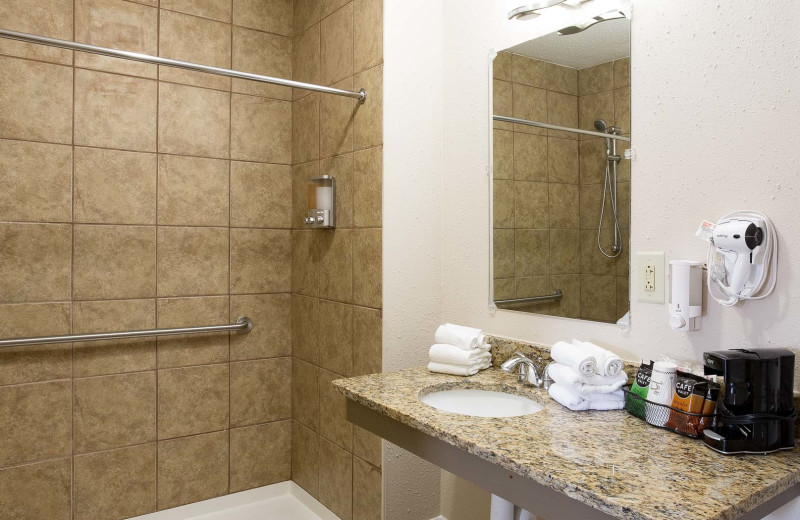 Guest bathroom at Southern Oaks Inn.