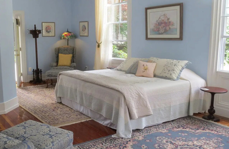 Guest room at Rosemont Inn Bed