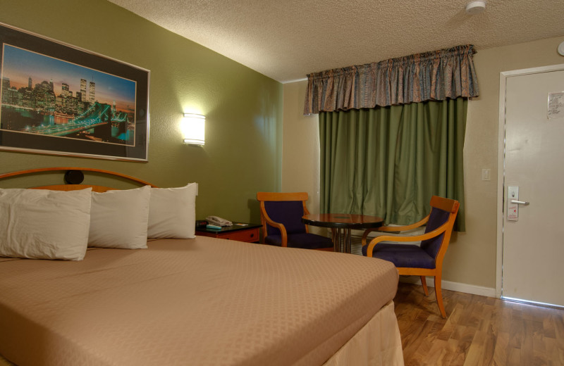 Guest room at Vagabond Inn Bakersfield South.