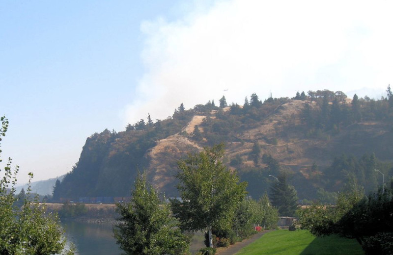 Exterior View at  Hood River Inn 