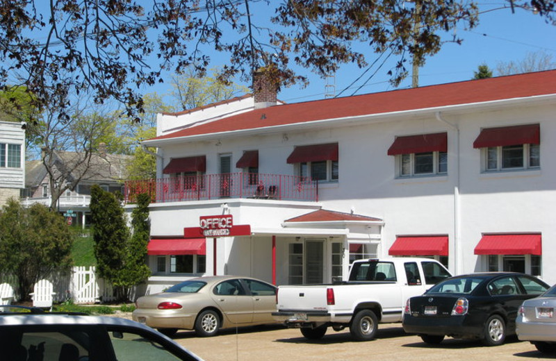 Exterior at the Holiday Music Motel