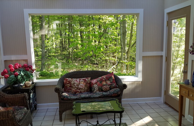 Rental sitting room at Door County Vacancies.