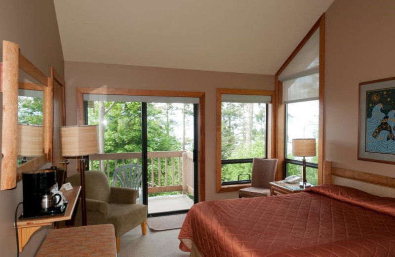 Guest room at Tsa-Kwa-Luten Lodge.