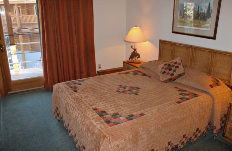 Guest bedroom at Rock Creek Resort.