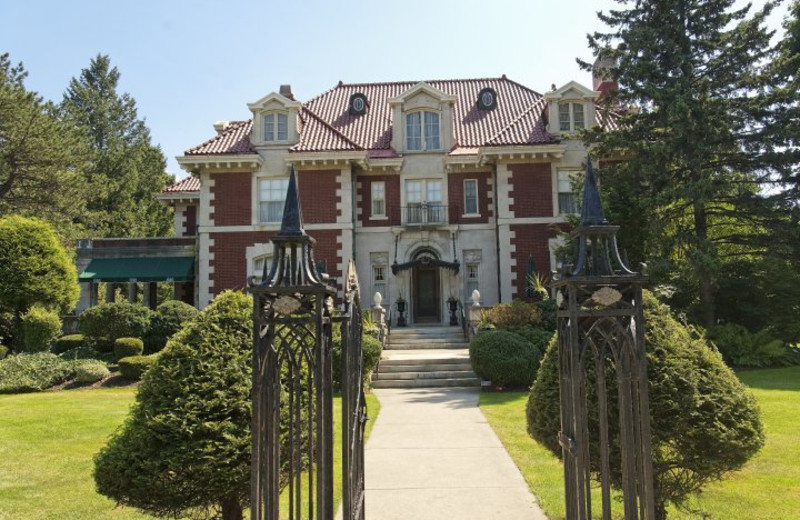 Exterior view of Cortland Alumni House.