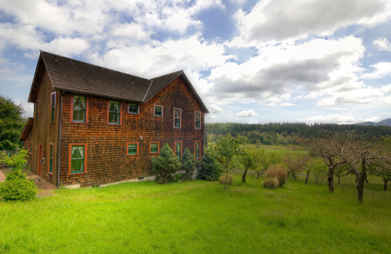 Exterior view of Turtleback Farm Inn.