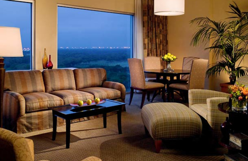 Guest room at DFW Marriott Hotel and Golf Club at Champions Circle.