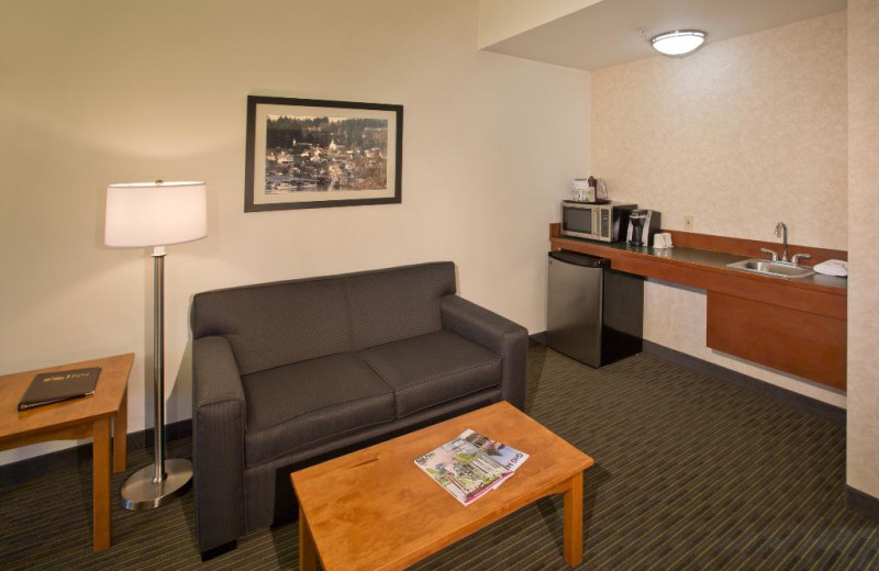 Guest room at The Inn at Gig Harbor.