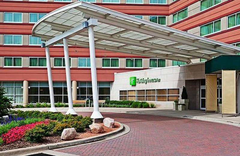 Exterior View of Holiday Inn and Suites Chicago O'Hare Rosemont Hotel