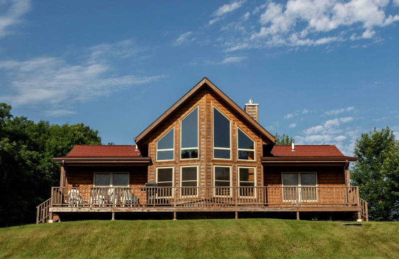 Moonlight Bend exterior at Red Cedar Lodge will sleep 8 guests.