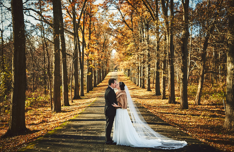 Weddings at Arrow Park Lake and Lodge.