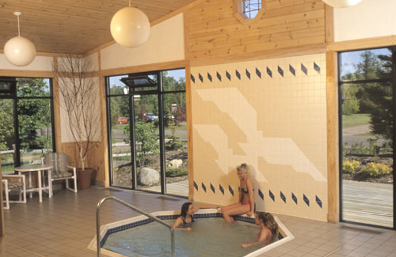 Indoor whirlpool at Cobblestone Cove Villas.