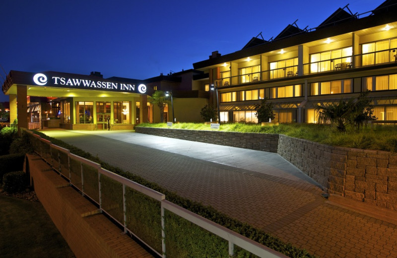 Exterior view of Coast Tsawwassen Inn.