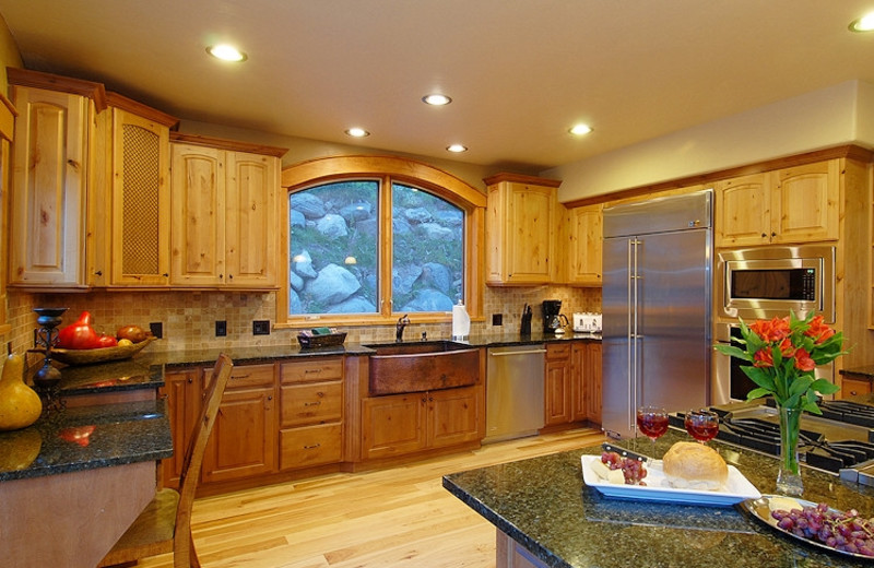 Vacation rental kitchen at Paragon Lodging.