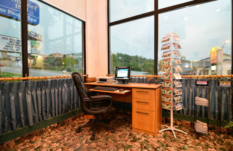 Lobby Computer at Comfort Inn West