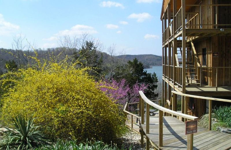 Exterior view of Beaver Lakefront Cabins.