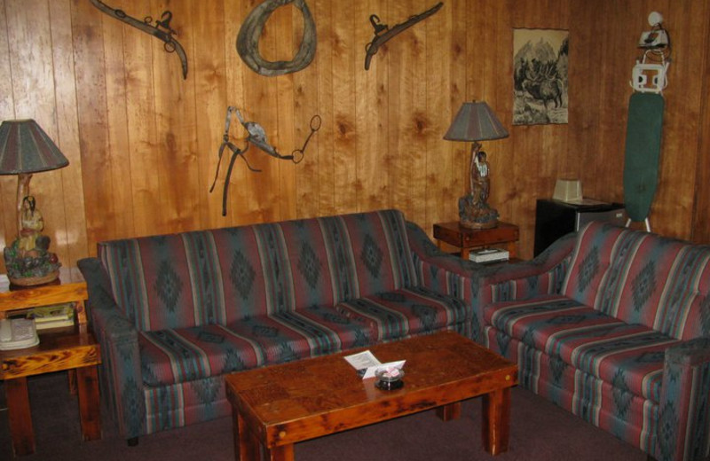 Living room of the Montana Room at Bennett Bay Inn.