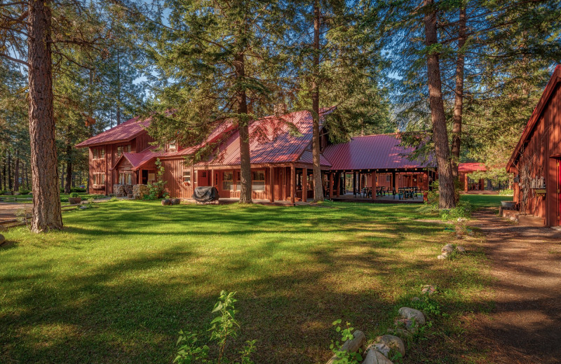 Exterior view of Mazama Country Inn.