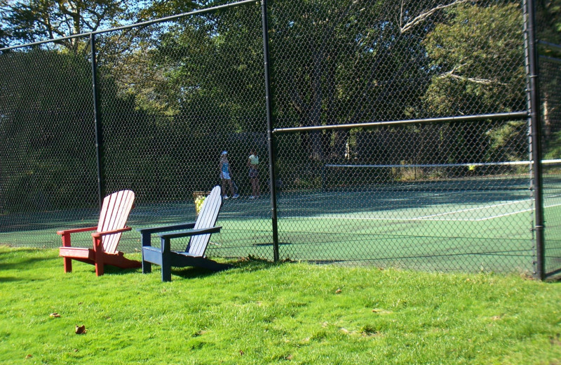 Tennis court at Southampton Inn.