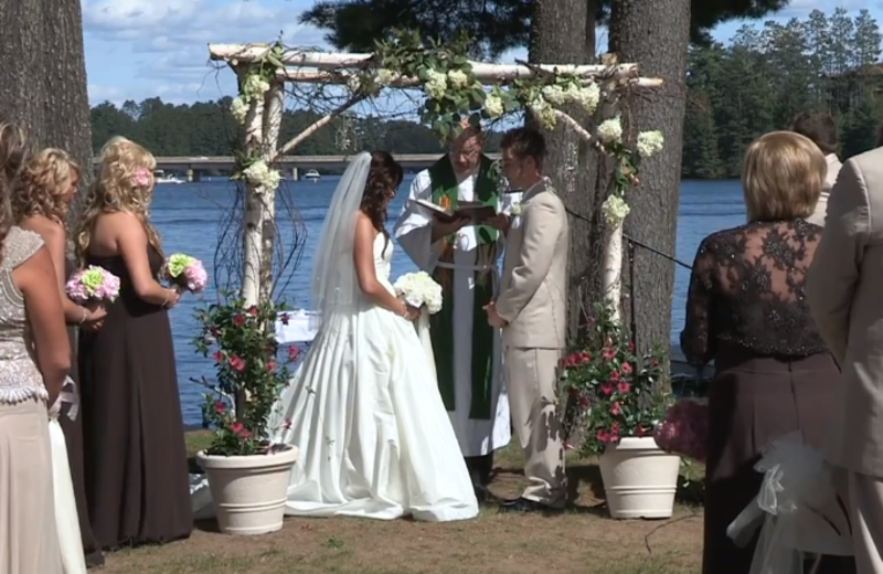 Lakeside wedding ceremony at The Beacons of Minocqua.