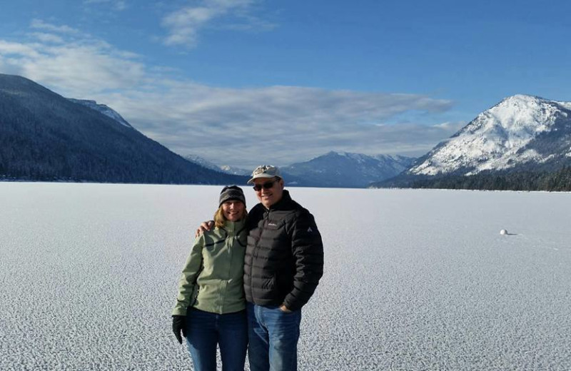 Couple hiking near Natapoc Lodging.