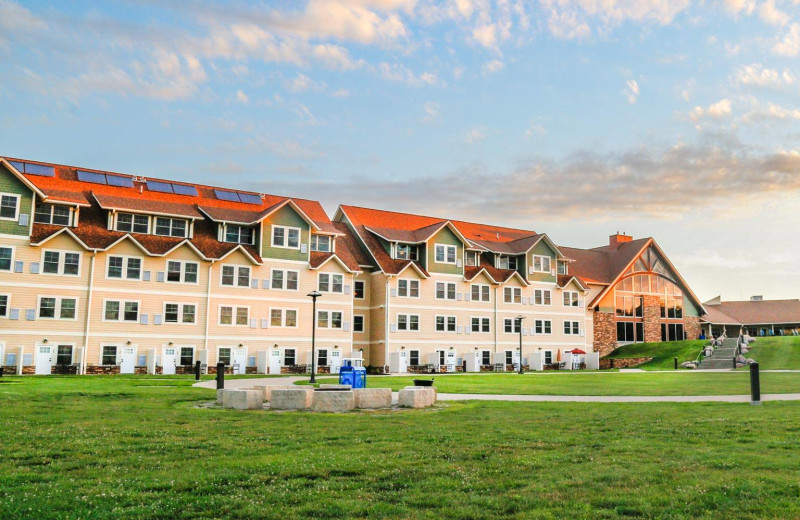 Exterior view of Honey Creek Resort.