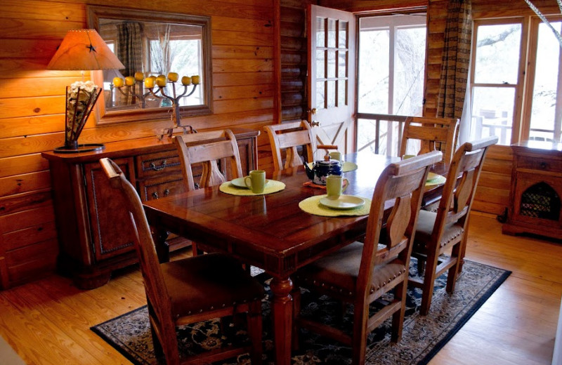 Rental dining room at Hill Country Premier Lodging.