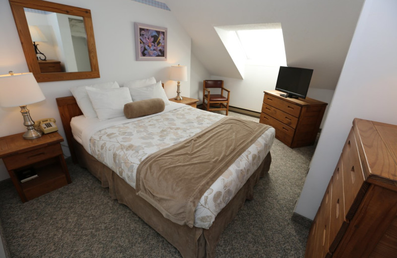 Guest bedroom at Black Bear Lodge.