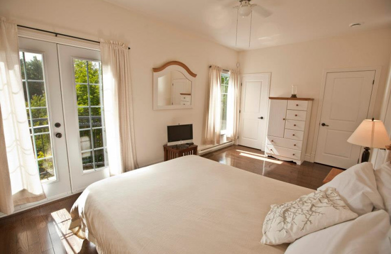 Guest room at Manoir des Sables.