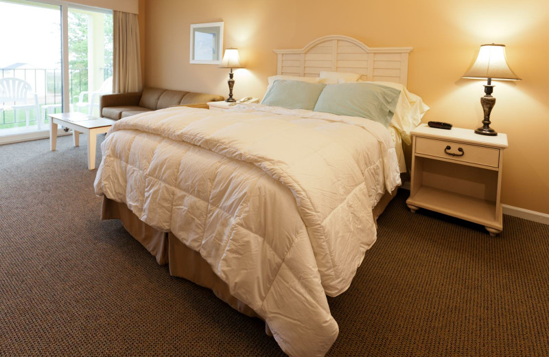 Guest room at Pointes North.
