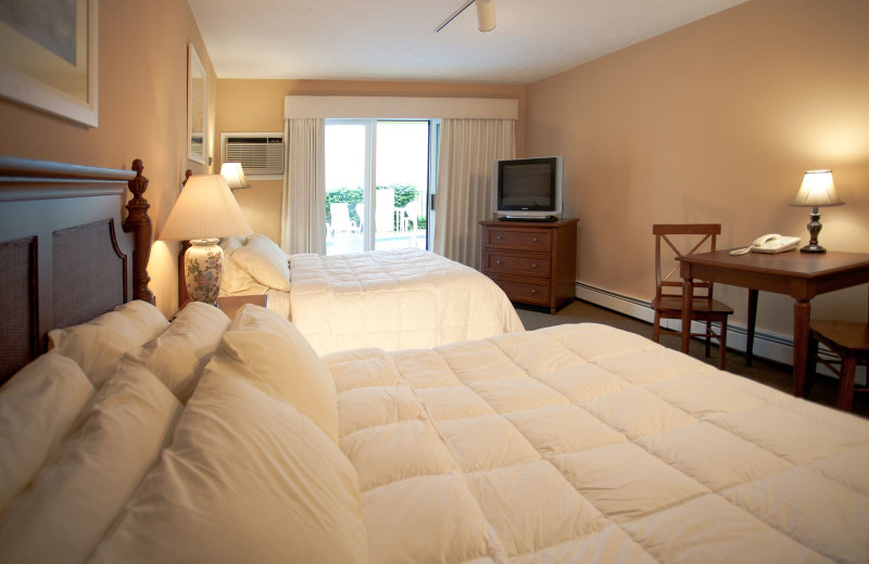 Guest room at Pointes North.